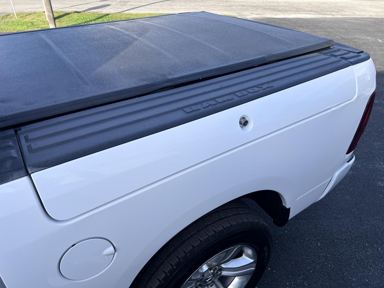 RAM 1500 4WD Crew Cab 140.5" Sport 2016
