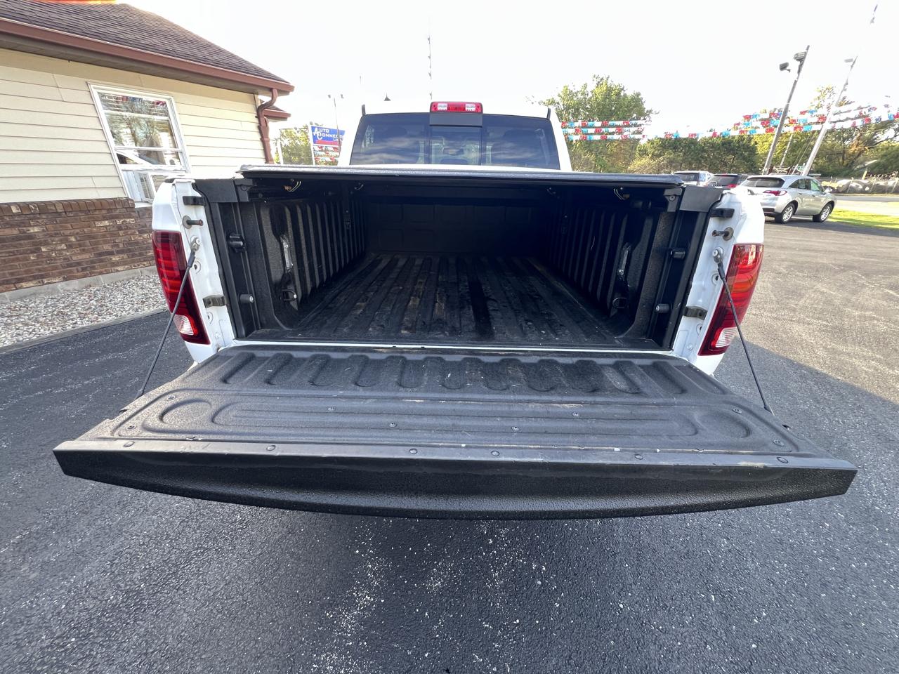RAM 1500 4WD Crew Cab 140.5" Sport 2016
