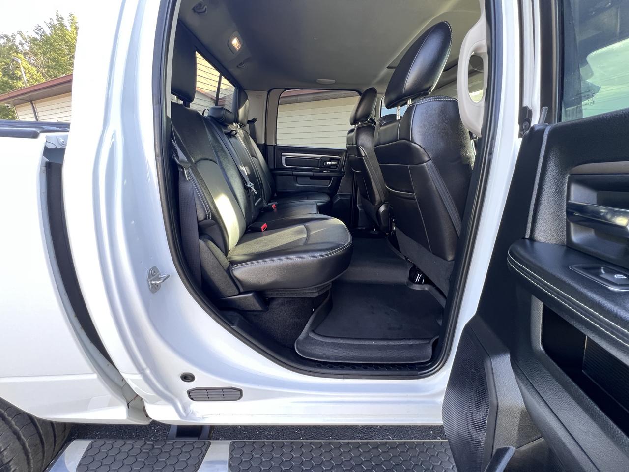 RAM 1500 4WD Crew Cab 140.5" Sport 2016