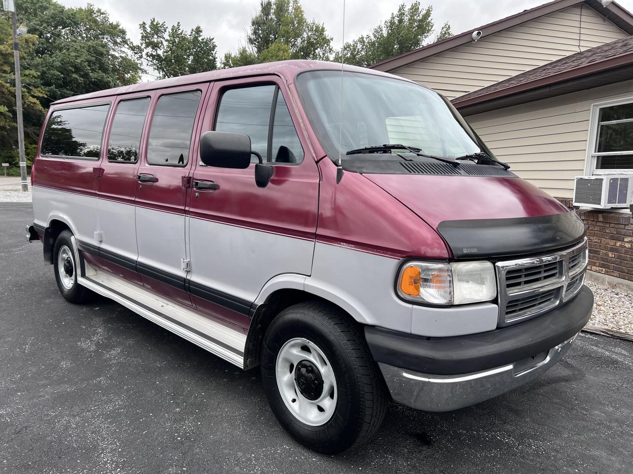 Dodge Ram Wagon B2500 127" WB 1997