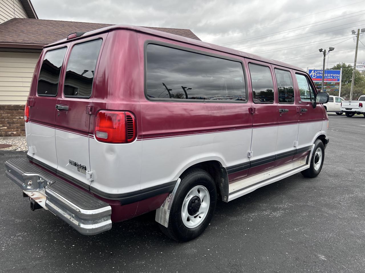 Dodge Ram Wagon B2500 127" WB 1997