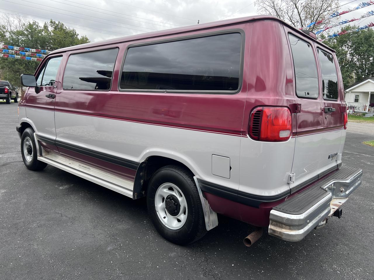 Dodge Ram Wagon B2500 127" WB 1997