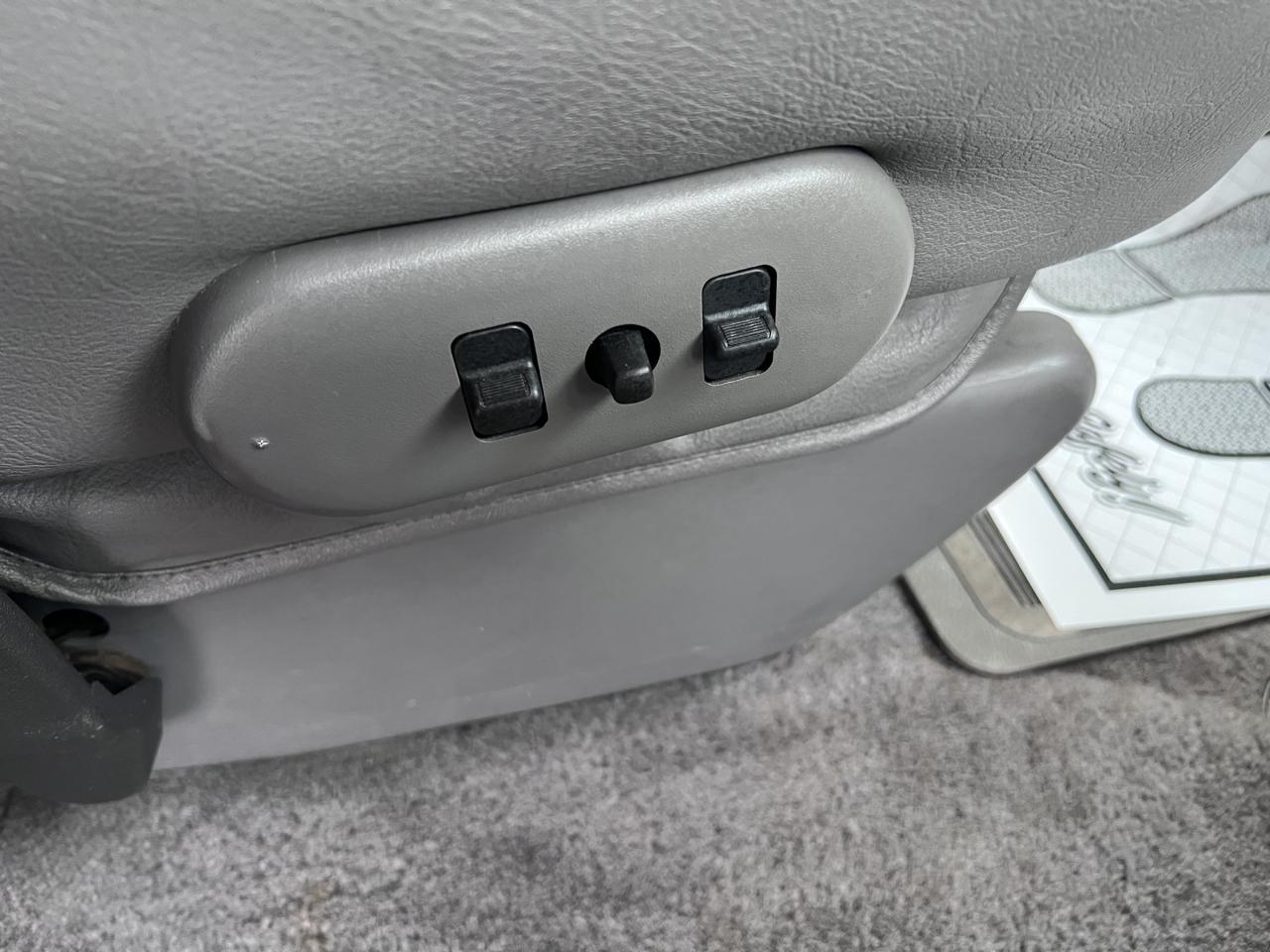 Dodge Ram Wagon B2500 127" WB 1997