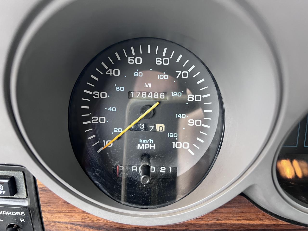 Dodge Ram Wagon B2500 127" WB 1997
