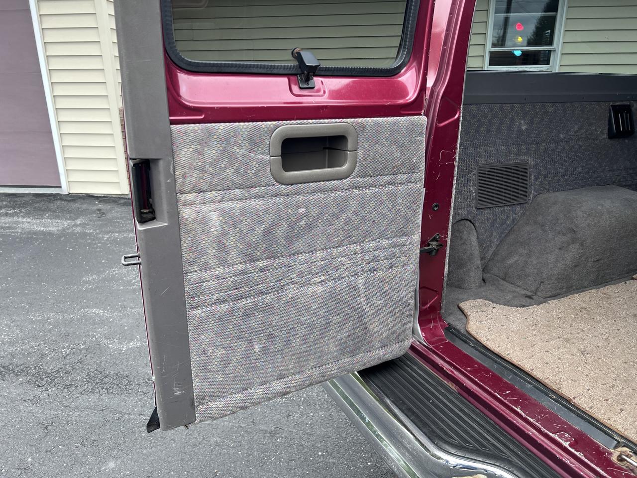 Dodge Ram Wagon B2500 127" WB 1997