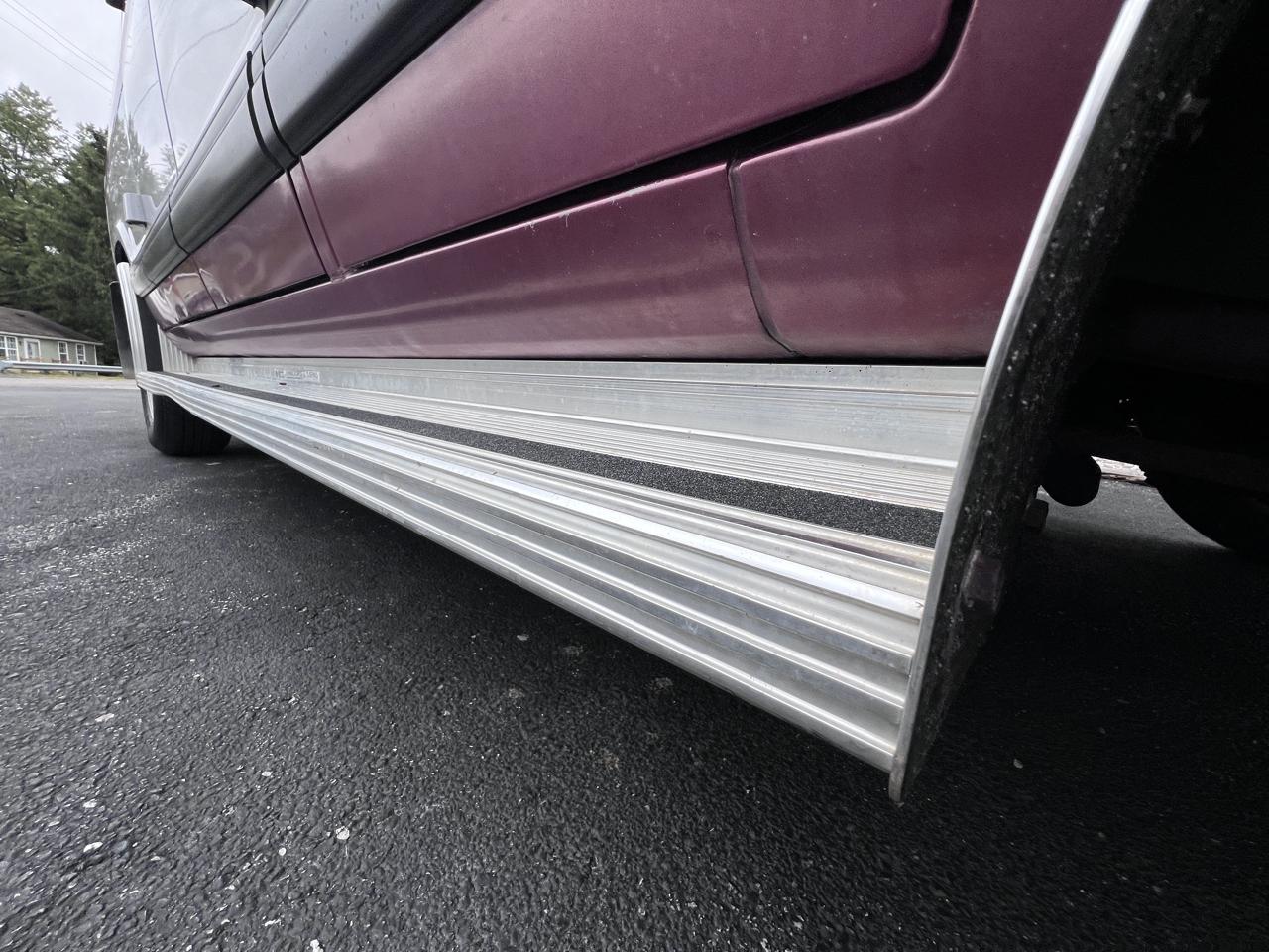Dodge Ram Wagon B2500 127" WB 1997