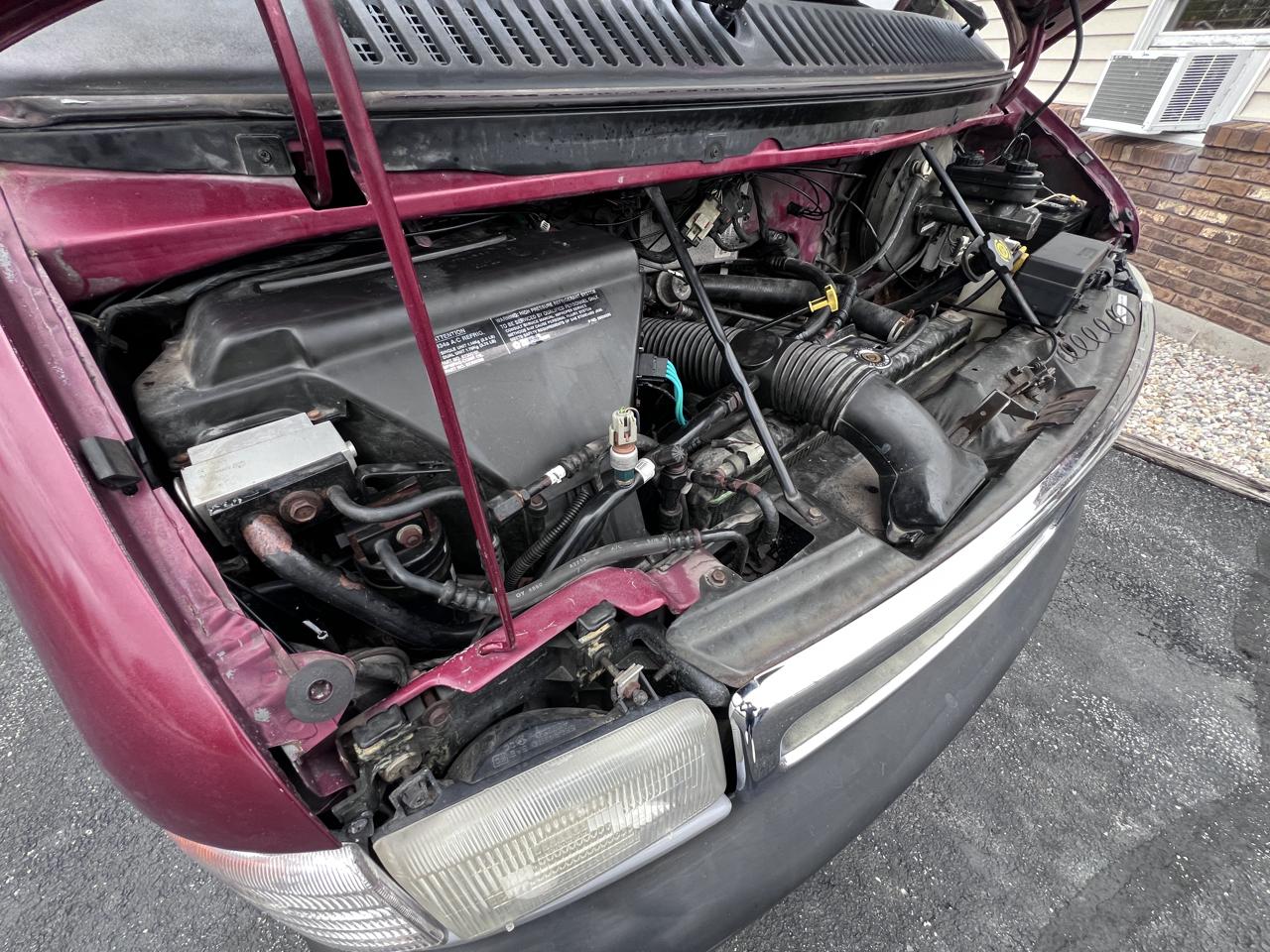Dodge Ram Wagon B2500 127" WB 1997
