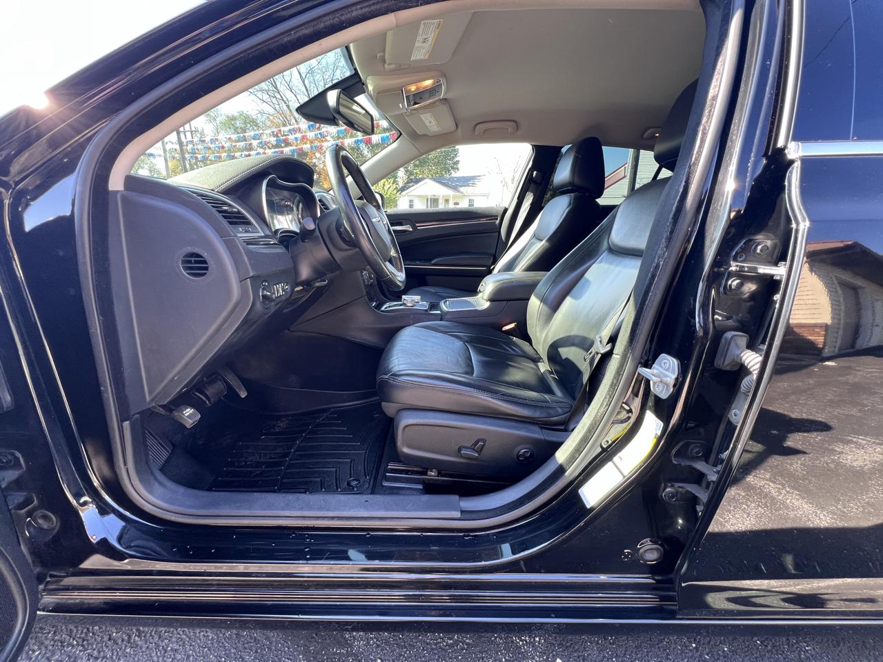 Chrysler 300 4dr Sdn Limited RWD 2015