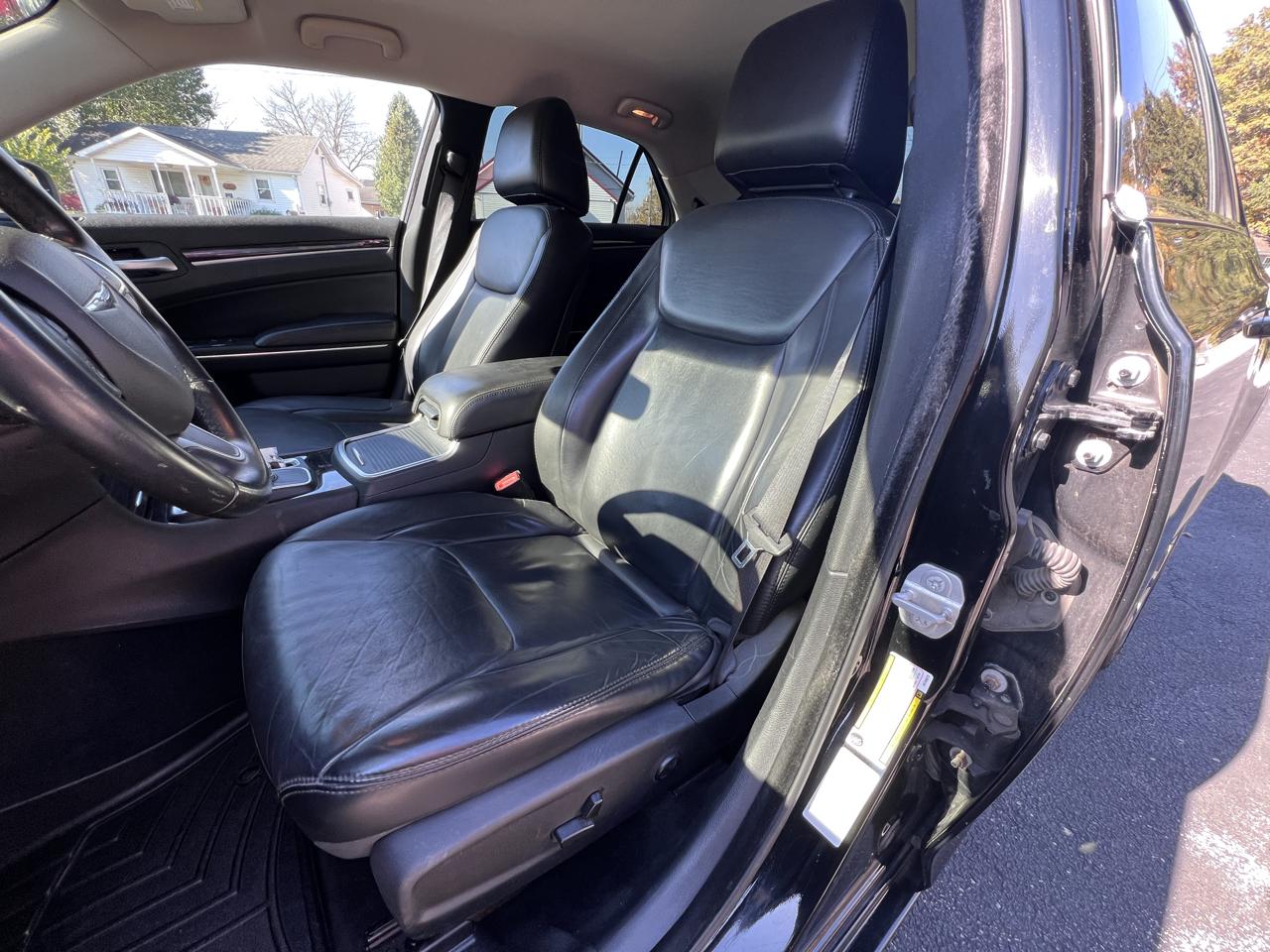 Chrysler 300 4dr Sdn Limited RWD 2015