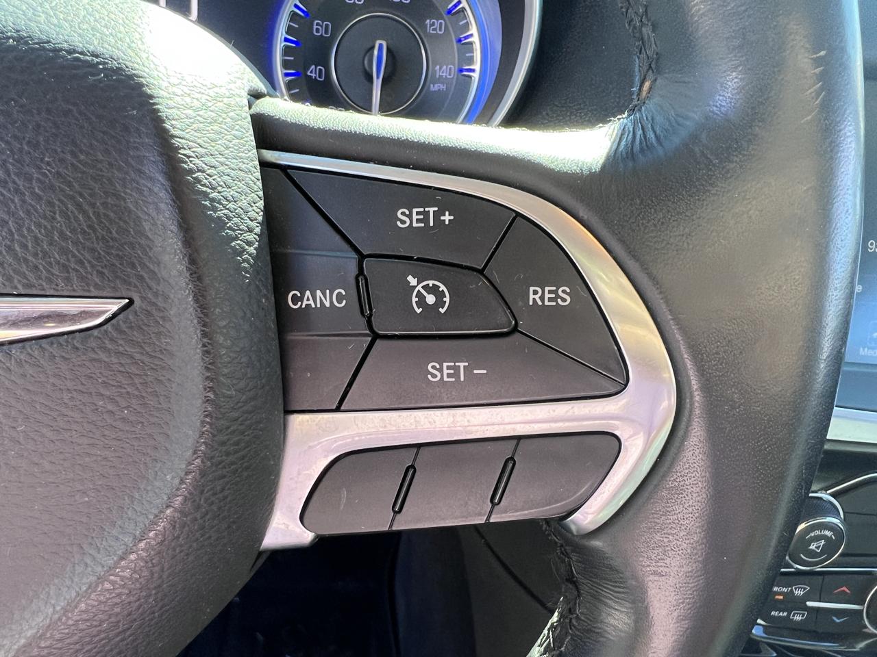 Chrysler 300 4dr Sdn Limited RWD 2015
