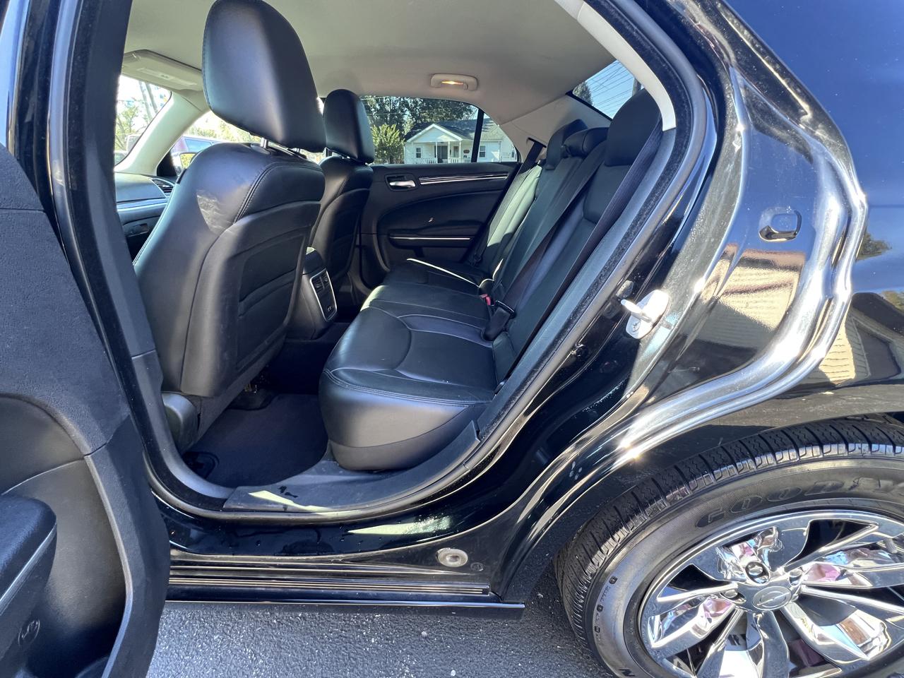 Chrysler 300 4dr Sdn Limited RWD 2015
