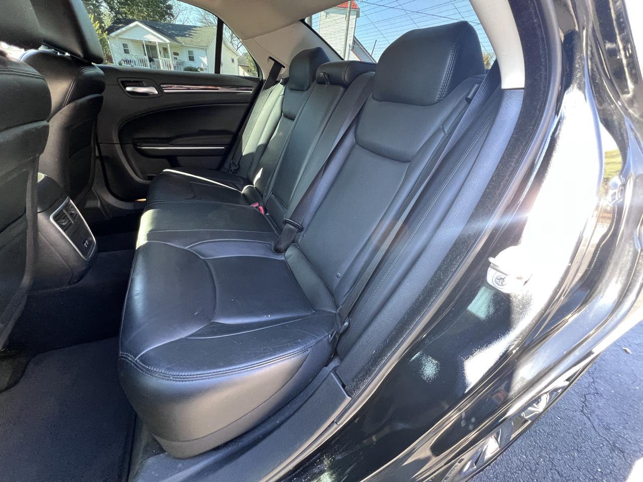 Chrysler 300 4dr Sdn Limited RWD 2015