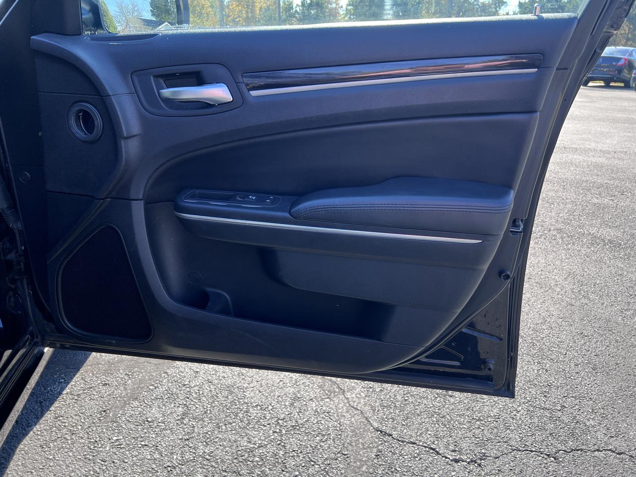 Chrysler 300 4dr Sdn Limited RWD 2015