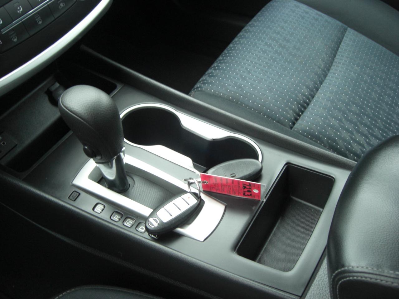 Nissan Altima 4dr Sdn V6 3.5 SV 2013