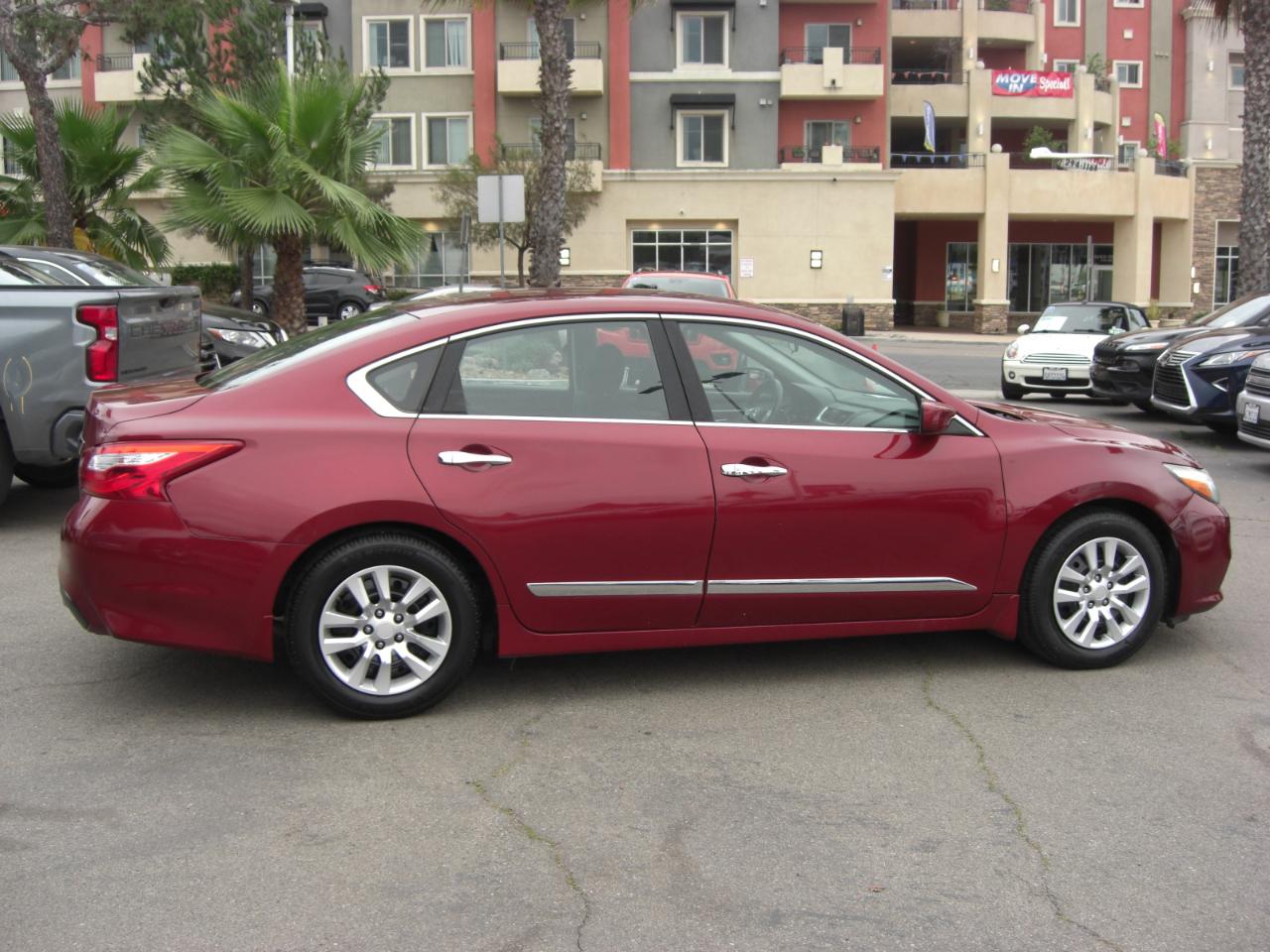 Nissan Altima 4dr Sdn V6 3.5 SV 2013