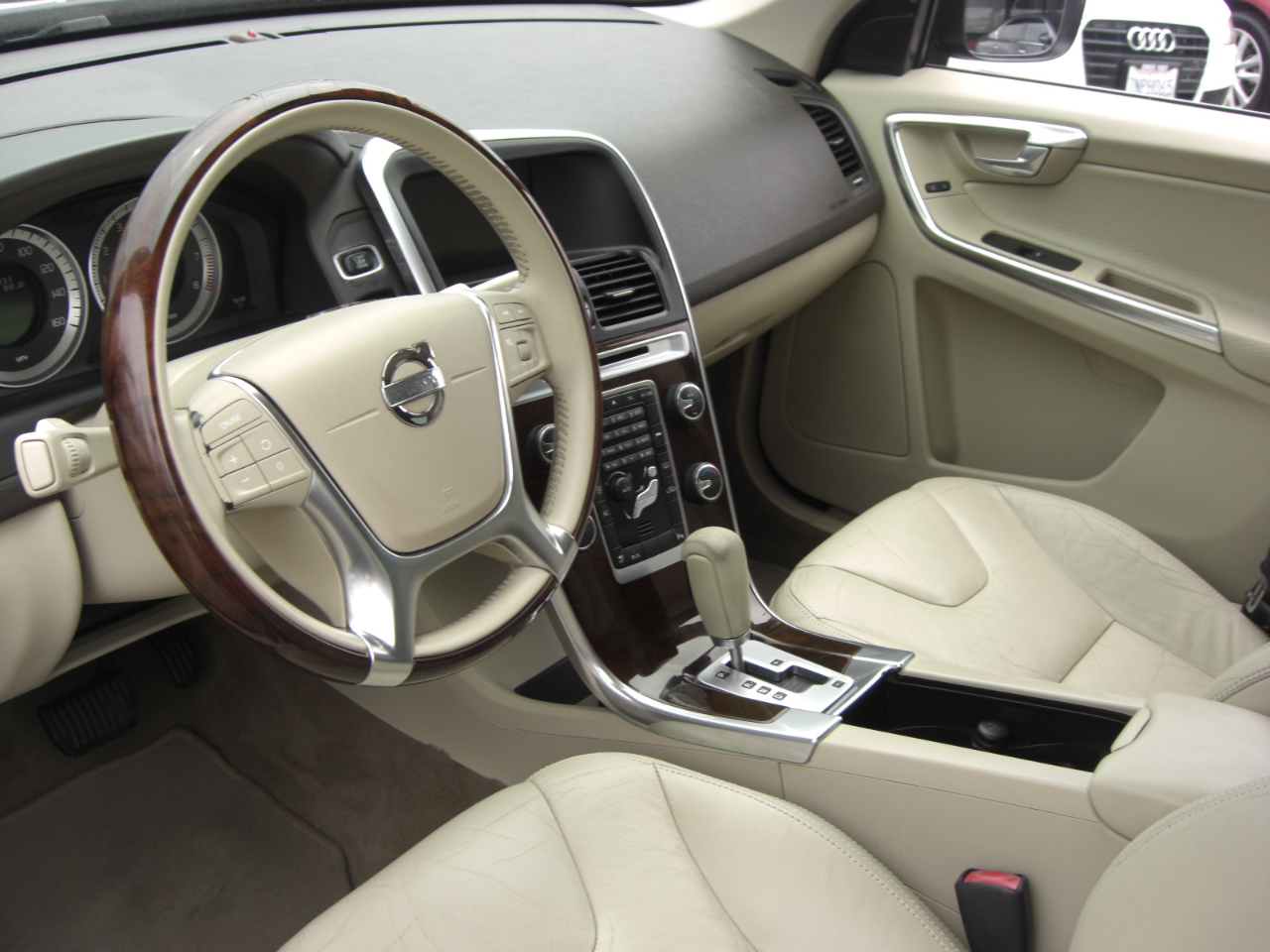 Volvo XC60 4dr 3.2L PZEV 2012