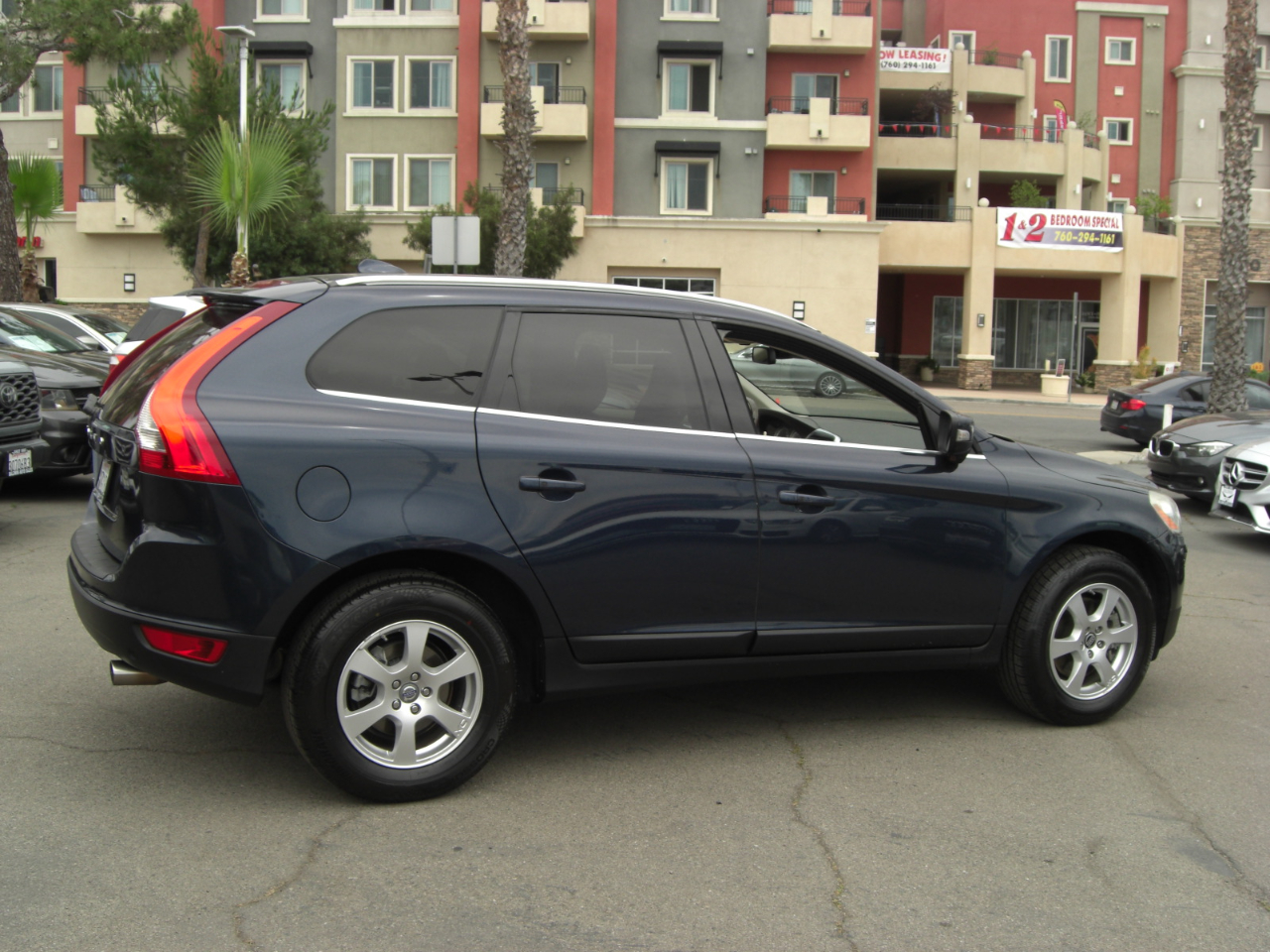 Volvo XC60 4dr 3.2L PZEV 2012