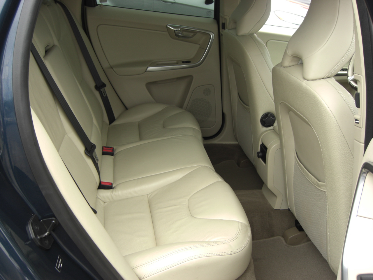 Volvo XC60 4dr 3.2L PZEV 2012