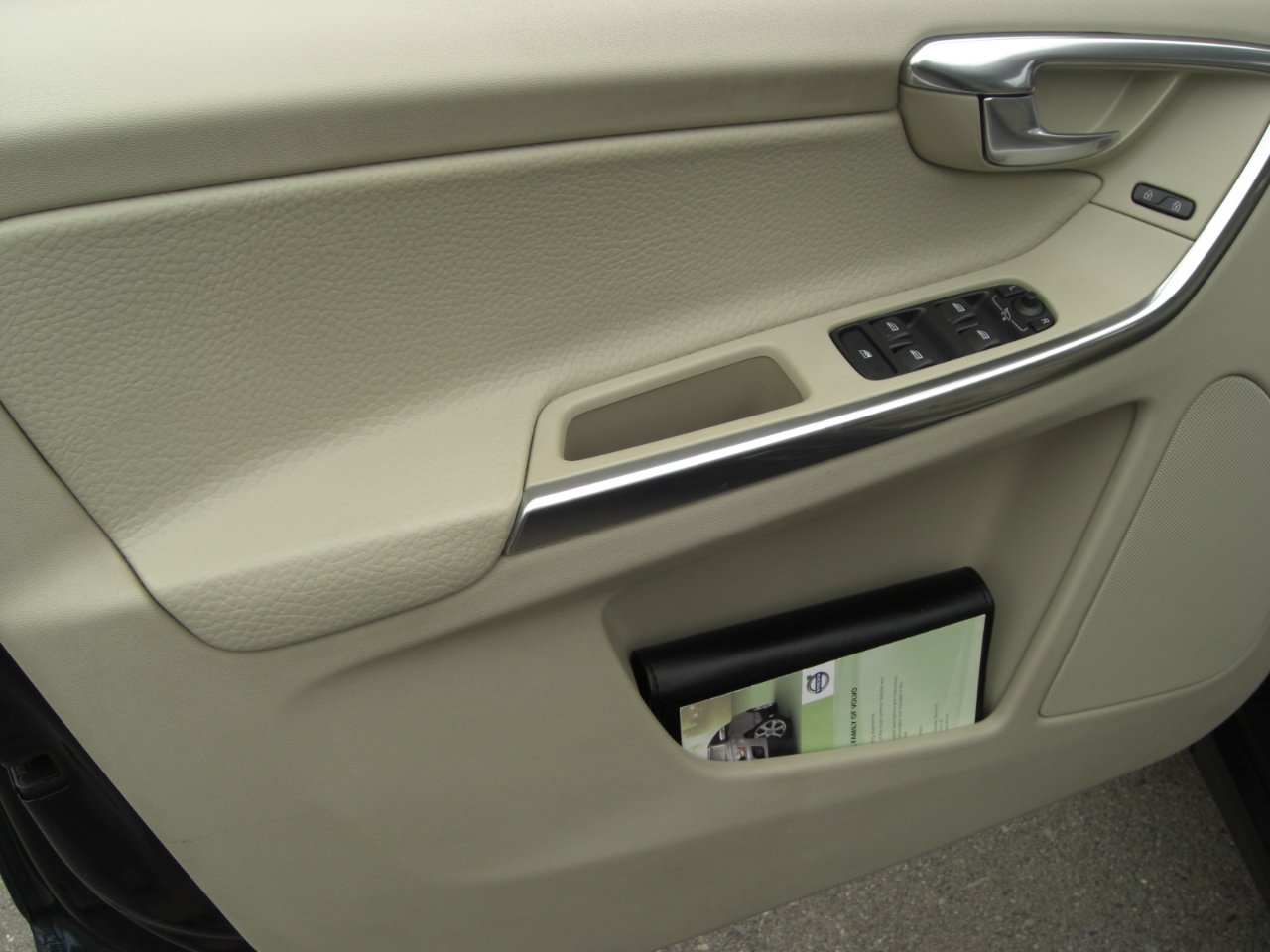 Volvo XC60 4dr 3.2L PZEV 2012