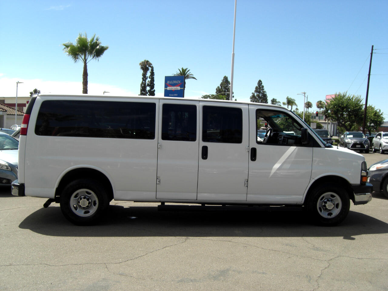 Chevrolet Express Passenger RWD 3500 155" LT w/1LT 2016 Chevrolet Express Passenger RWD 3500 155" LT w/1LT 2016