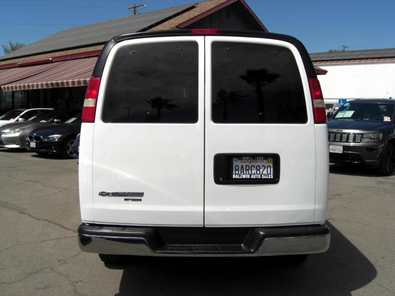 Chevrolet Express Passenger RWD 3500 155" LT w/1LT 2016 Chevrolet Express Passenger RWD 3500 155" LT w/1LT 2016