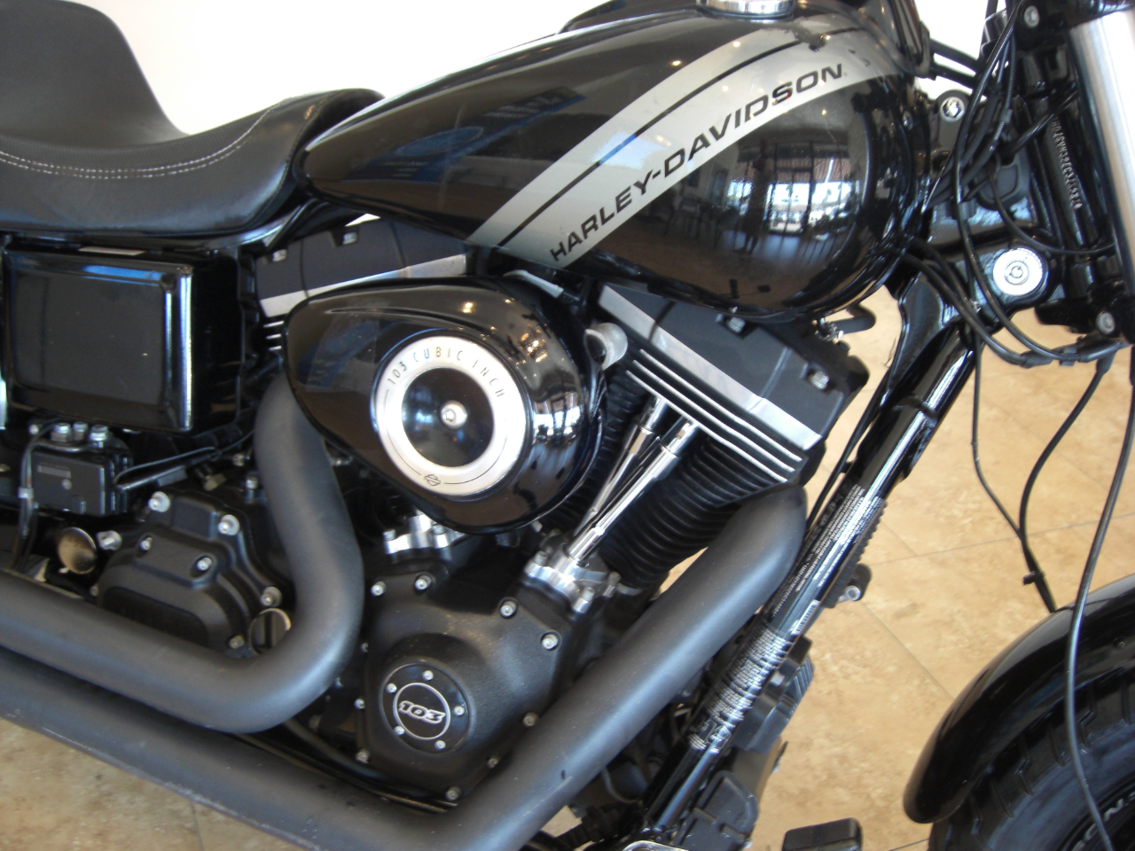 Harley-Davidson Dyna Fat Bob  2014 Harley-Davidson Dyna Fat Bob  2014