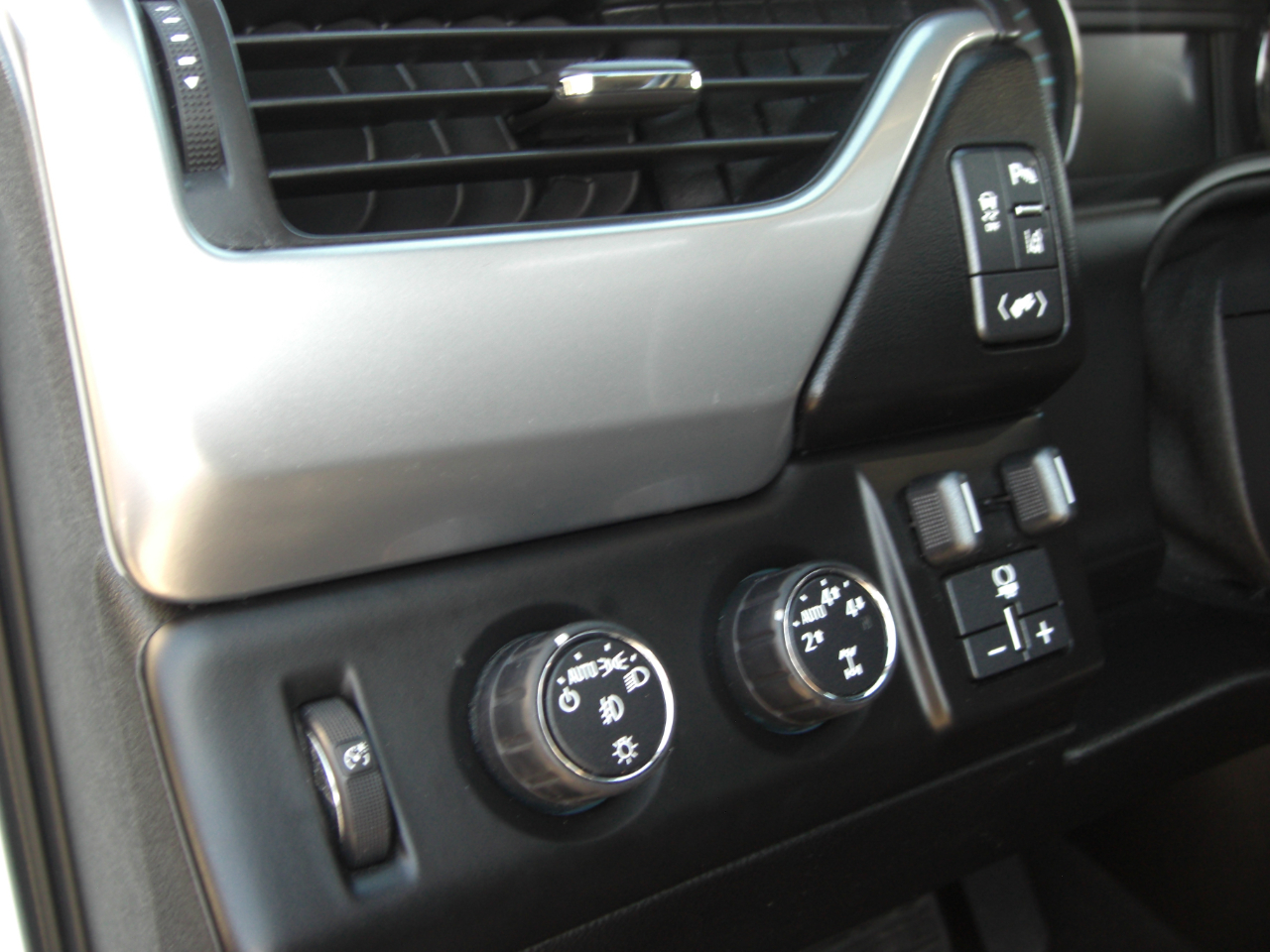 2015 Chevrolet Tahoe LTZ photo 10