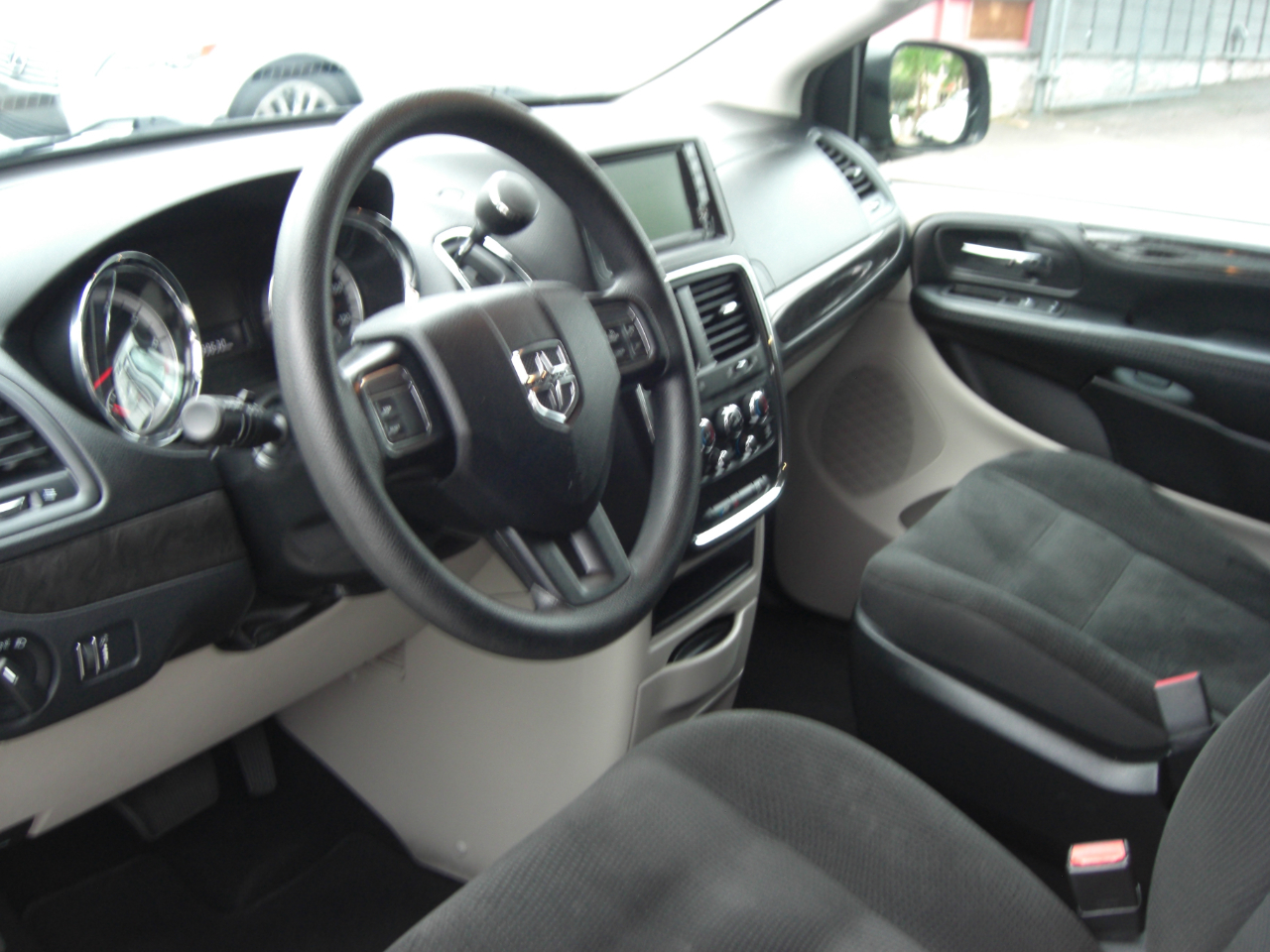 2019 Dodge Grand Caravan SE photo 5