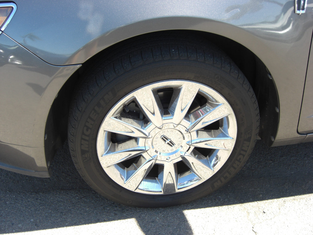 2011 Lincoln MKZ photo 4