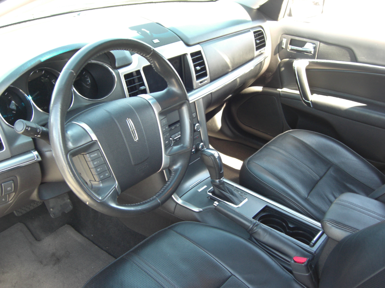 2011 Lincoln MKZ photo 5