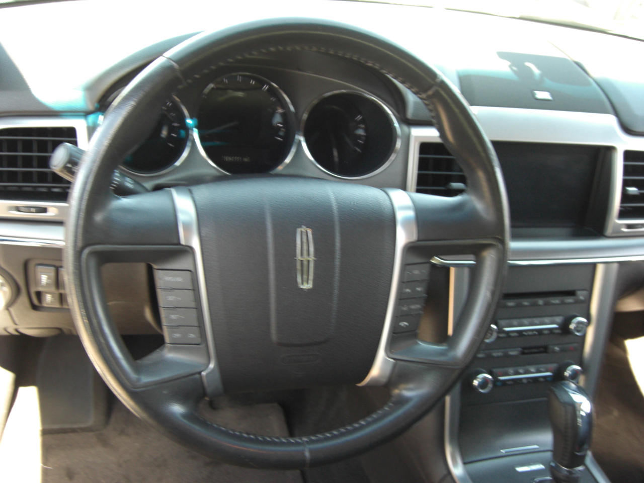 2011 Lincoln MKZ photo 8