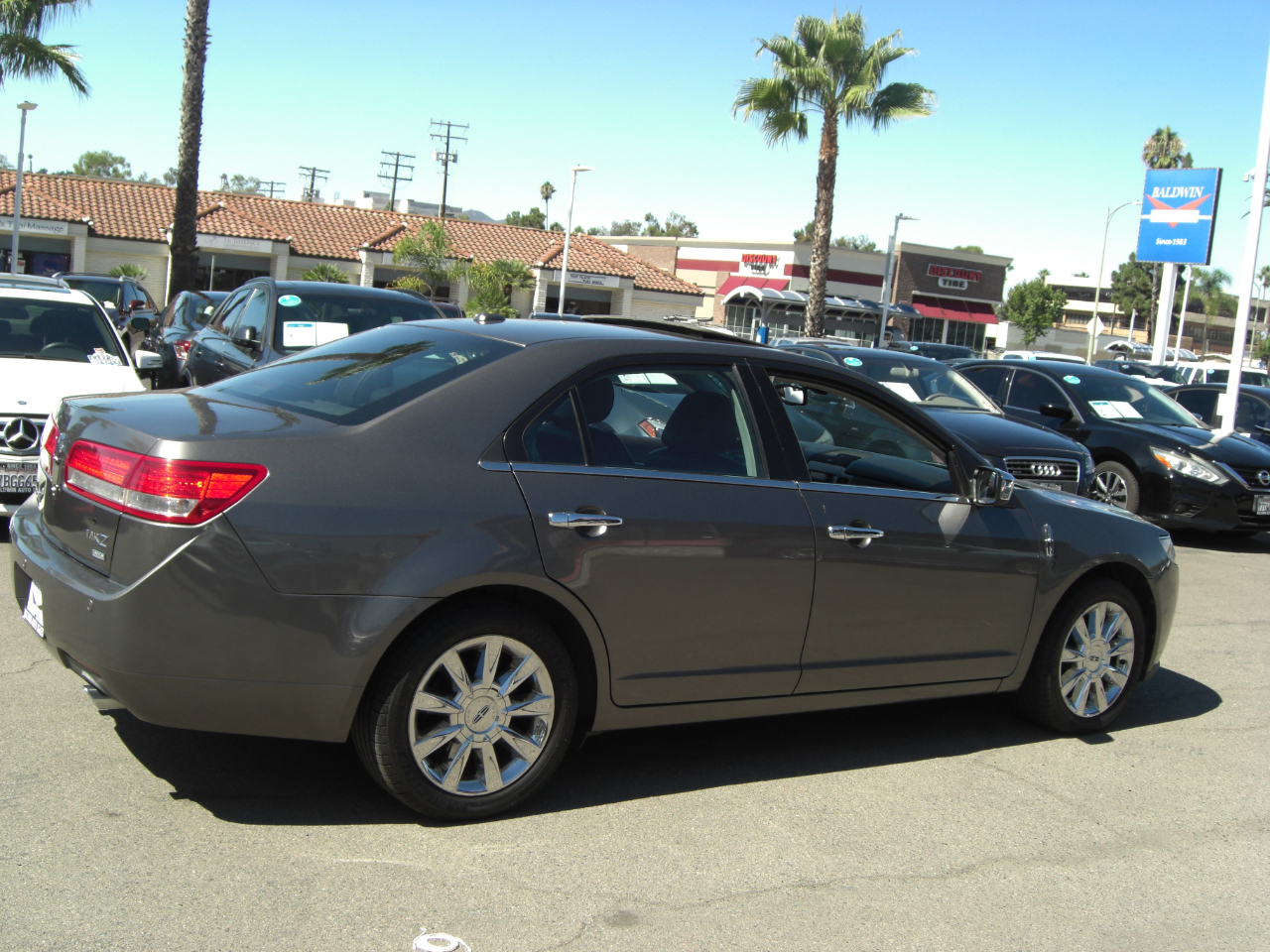 2011 Lincoln MKZ photo 12