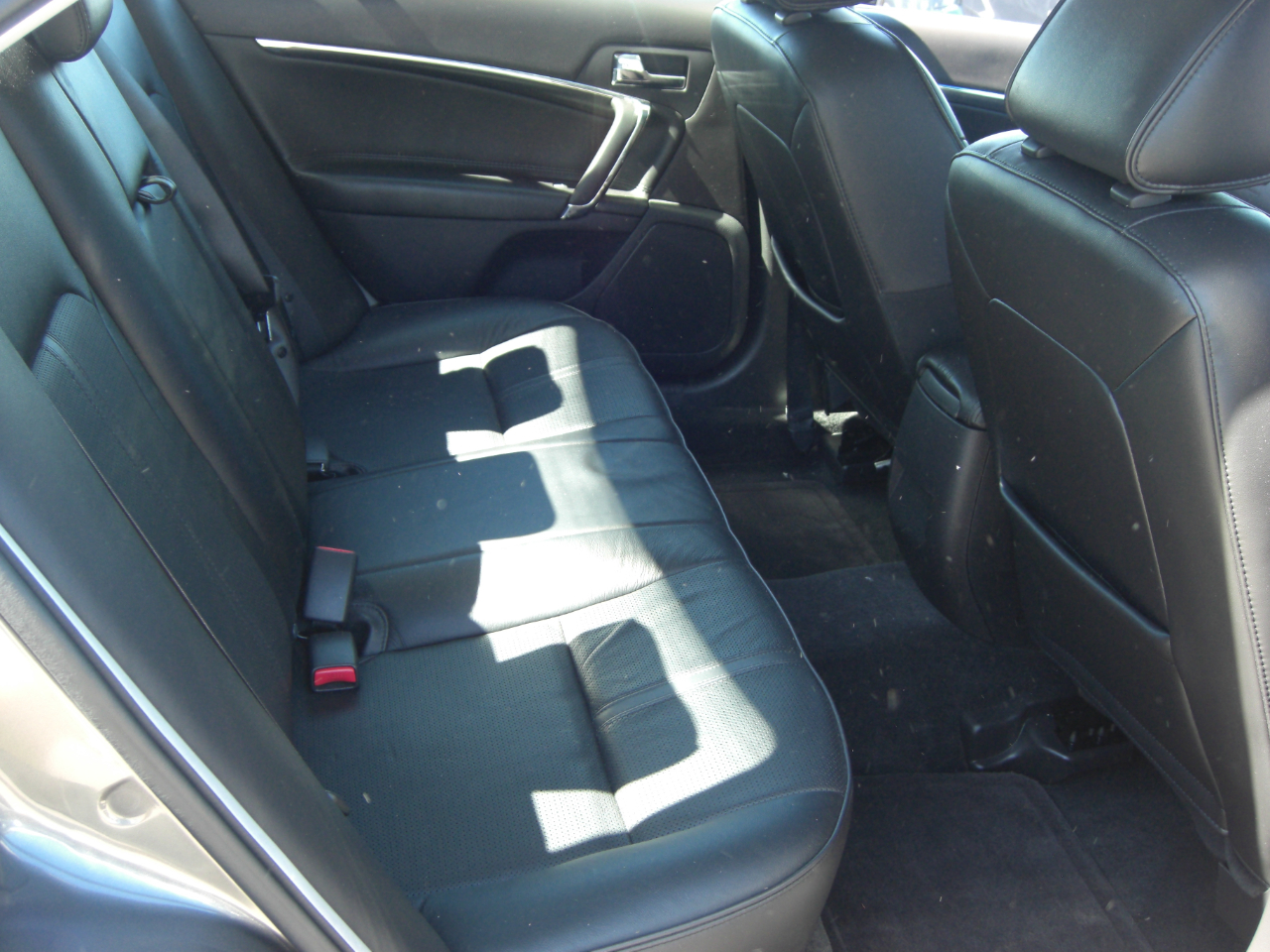 2011 Lincoln MKZ photo 13
