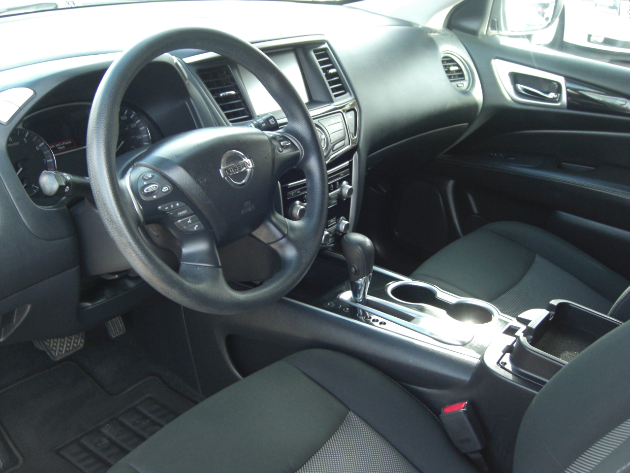 2020 Nissan Pathfinder S photo 4