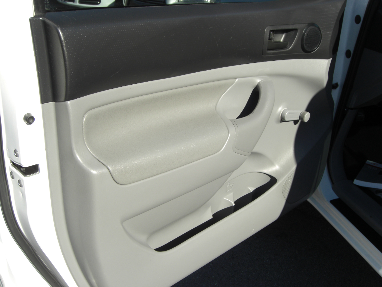 Toyota Tacoma 2WD Reg Cab I4 AT (Natl) 2012