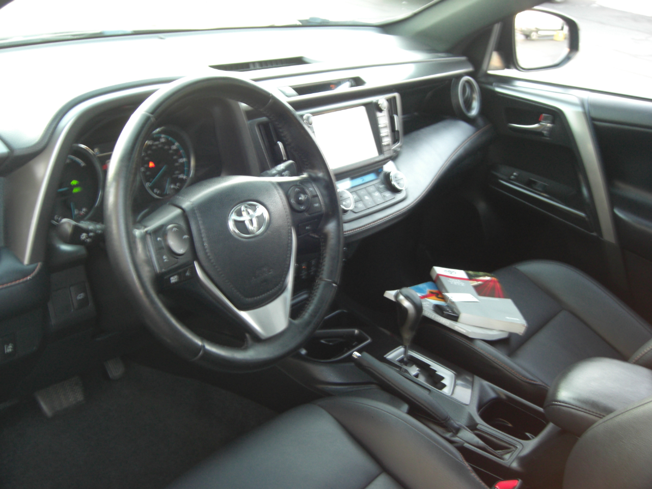 Toyota RAV4 Hybrid SE AWD (Natl) 2018