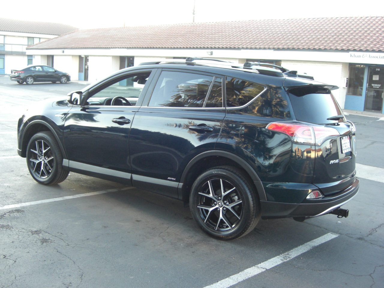 Toyota RAV4 Hybrid SE AWD (Natl) 2018