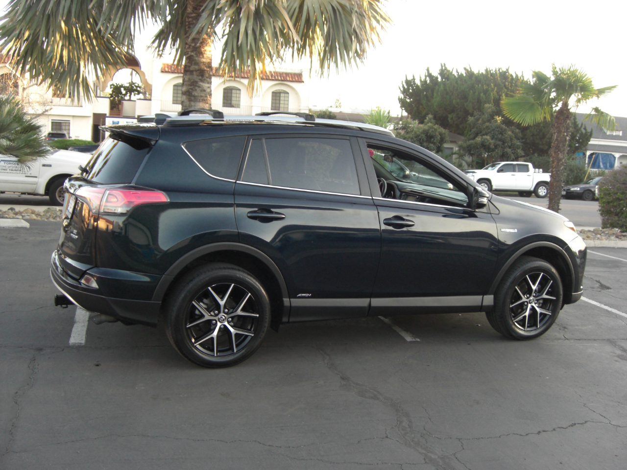 Toyota RAV4 Hybrid SE AWD (Natl) 2018