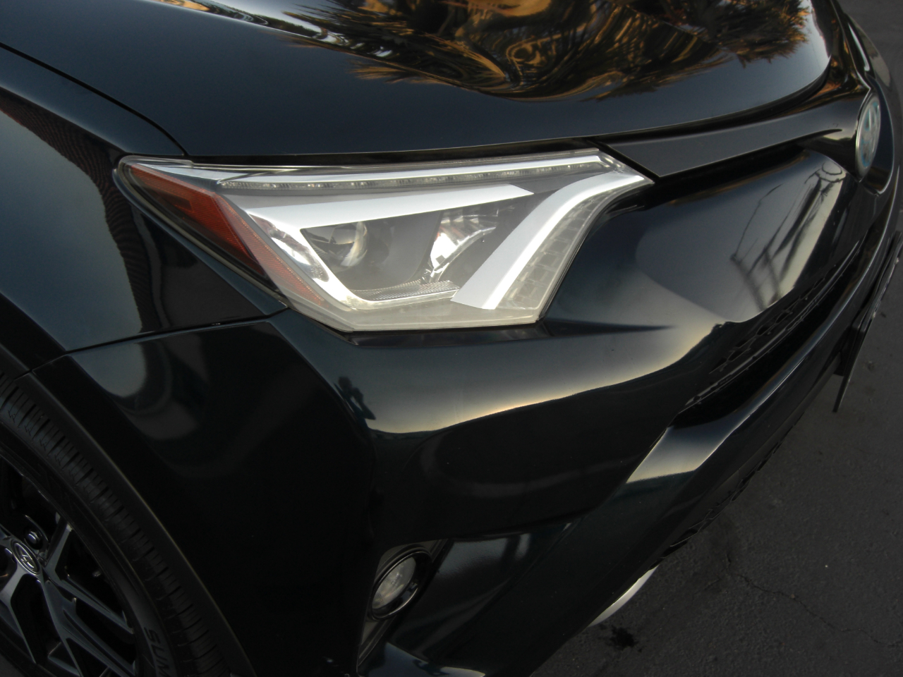 Toyota RAV4 Hybrid SE AWD (Natl) 2018