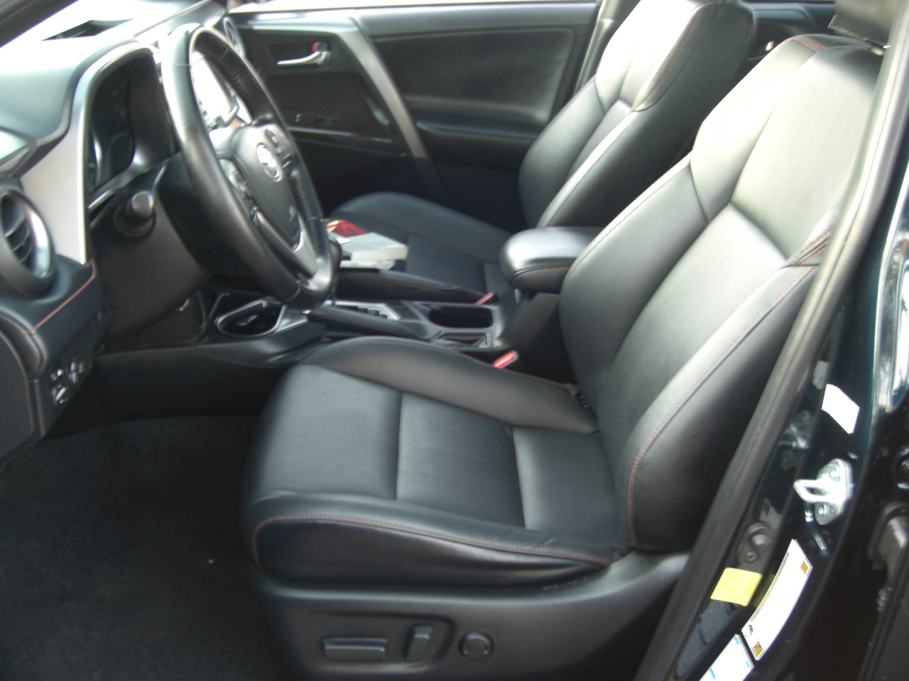 Toyota RAV4 Hybrid SE AWD (Natl) 2018