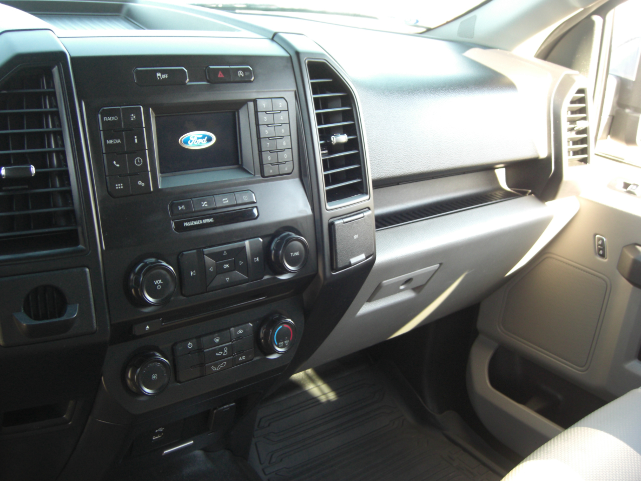 Ford F-150 XL SuperCab Short Bed 2WD 2018