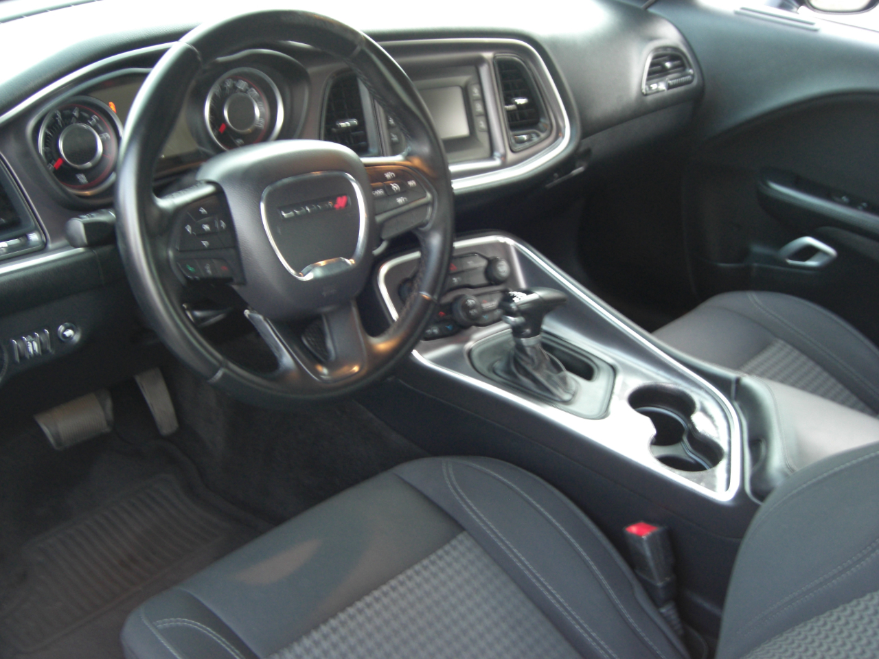 Dodge Challenger 2dr Cpe SXT 2016