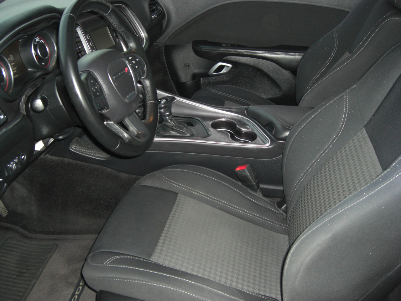 Dodge Challenger 2dr Cpe SXT 2016