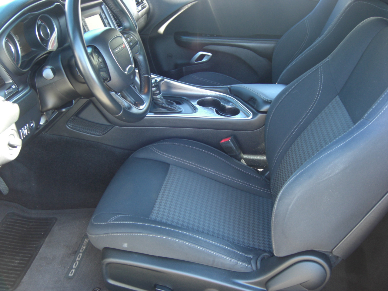 Dodge Challenger 2dr Cpe SXT 2016