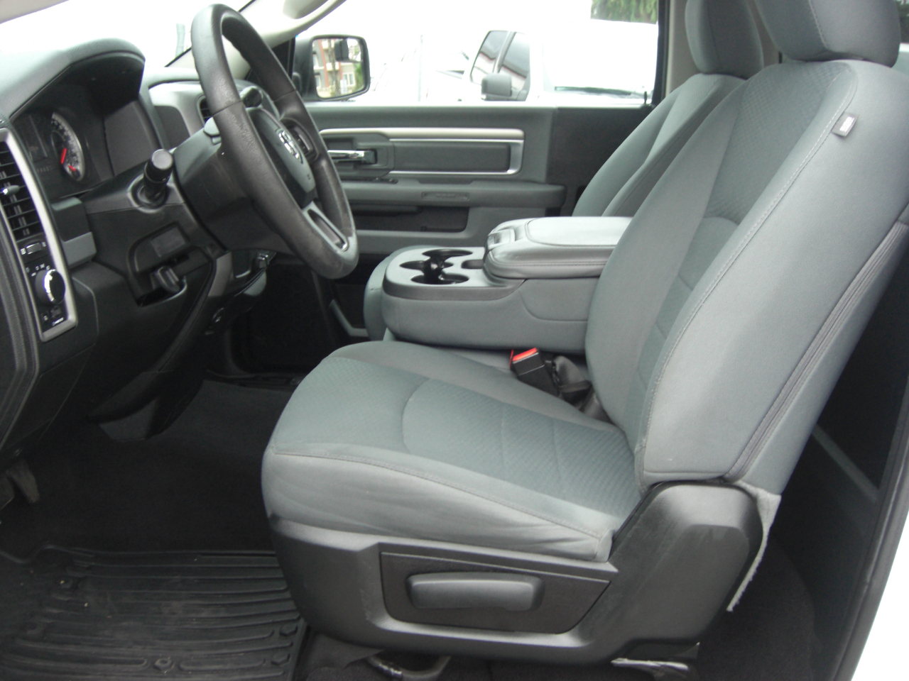 RAM 2500 Tradesman 4x2 Reg Cab 8' Box 2018