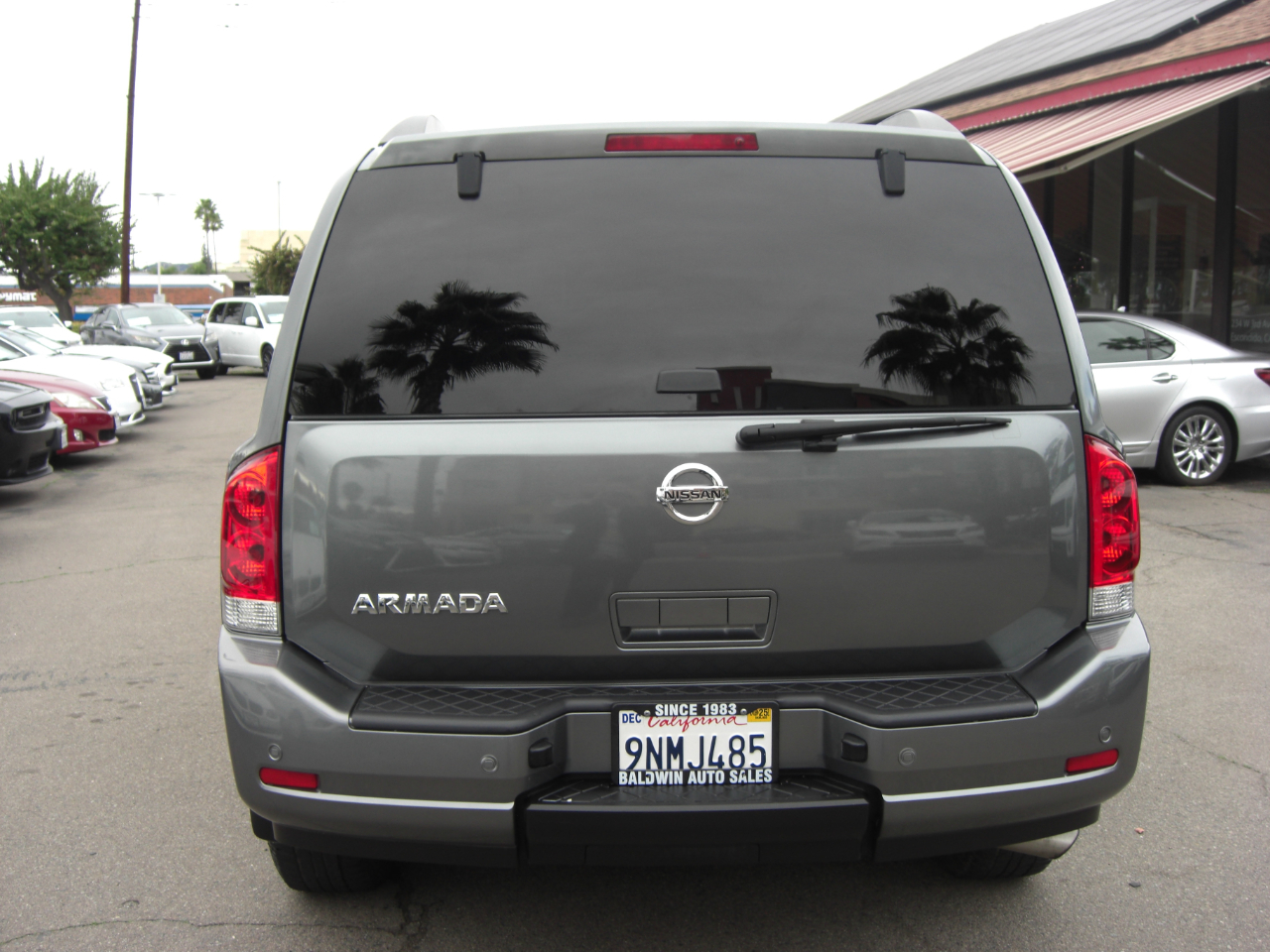 Nissan Armada 2WD 4dr SV 2015