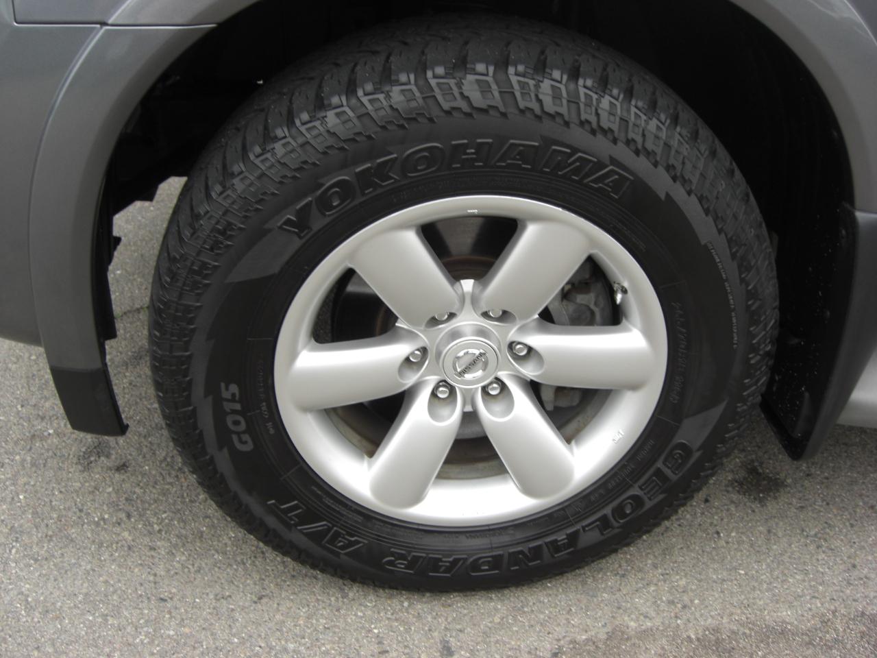 Nissan Armada 2WD 4dr SV 2015