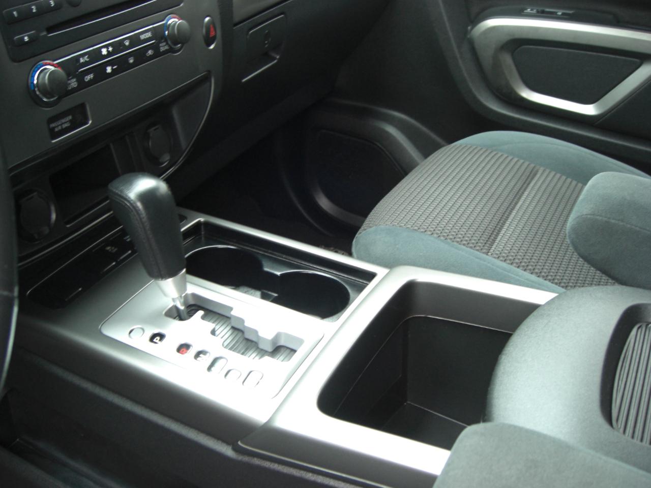 Nissan Armada 2WD 4dr SV 2015