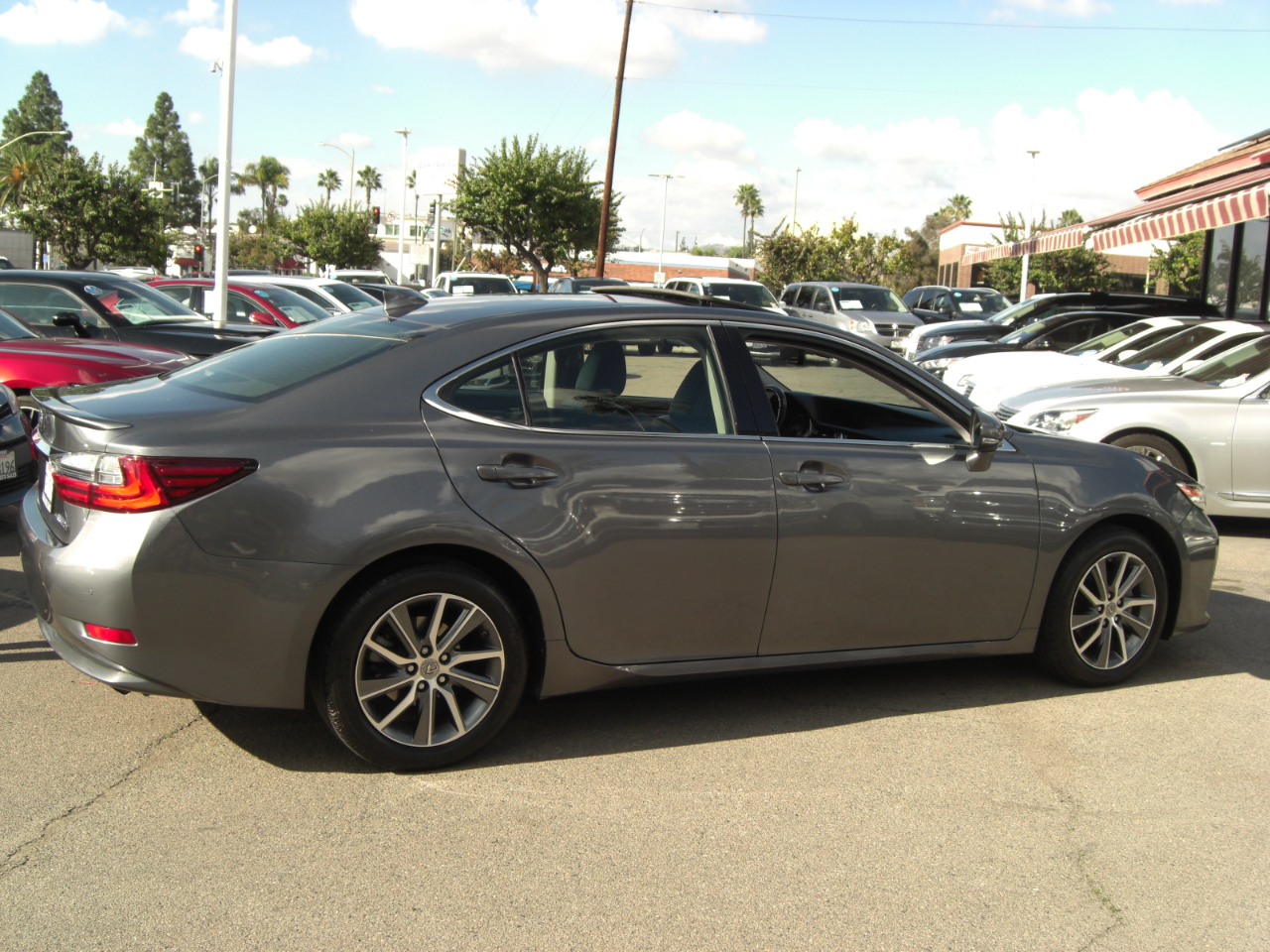 Lexus ES 300h 4dr Sdn Hybrid 2016