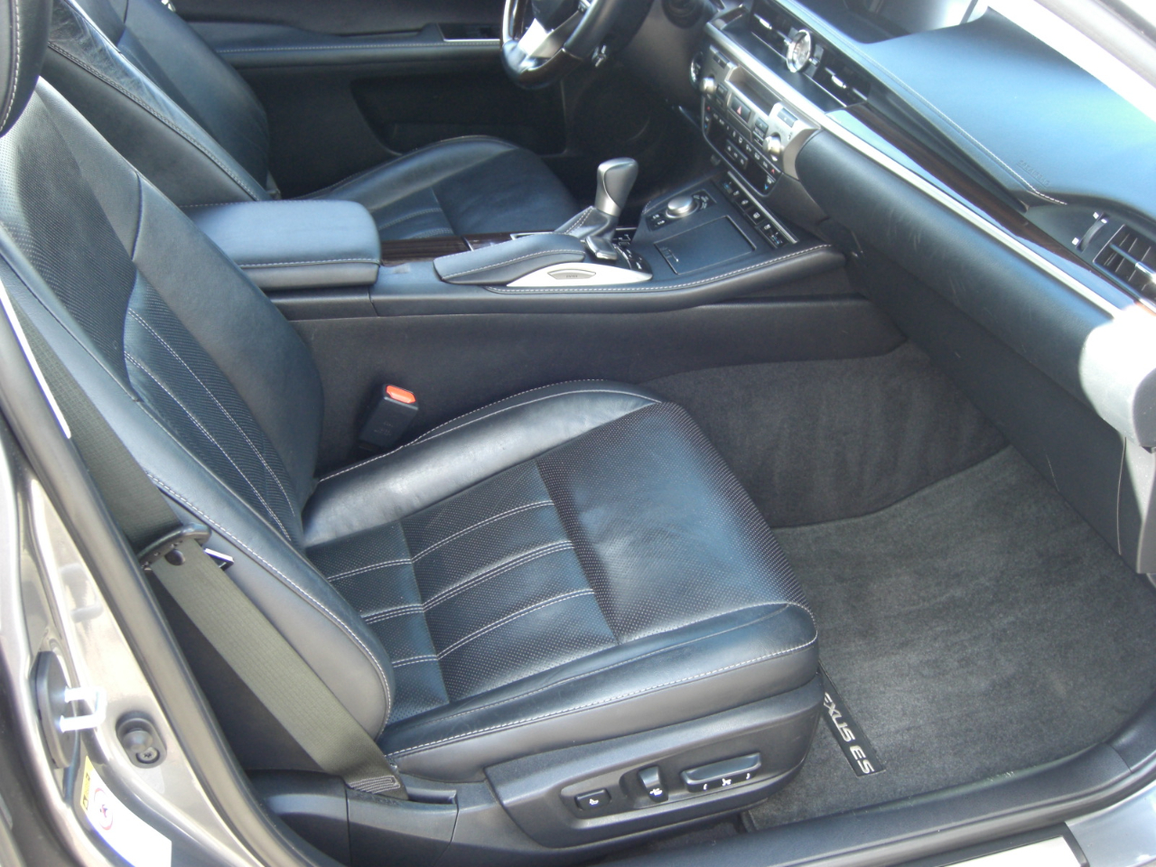 Lexus ES 300h 4dr Sdn Hybrid 2016